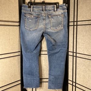 Silver jeans Elyse cropped size 32x22 1/2 never worn- see description!!